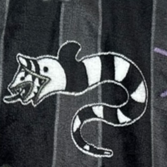 Beetlejuice Lydia Halloween Blanket Throw - Picture 6 of 6